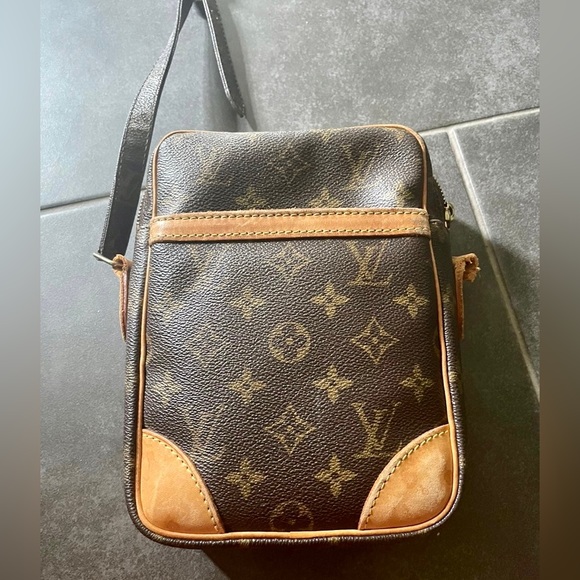 Louis Vuitton Danube Cross
Body Bag - Picture 9 of 13